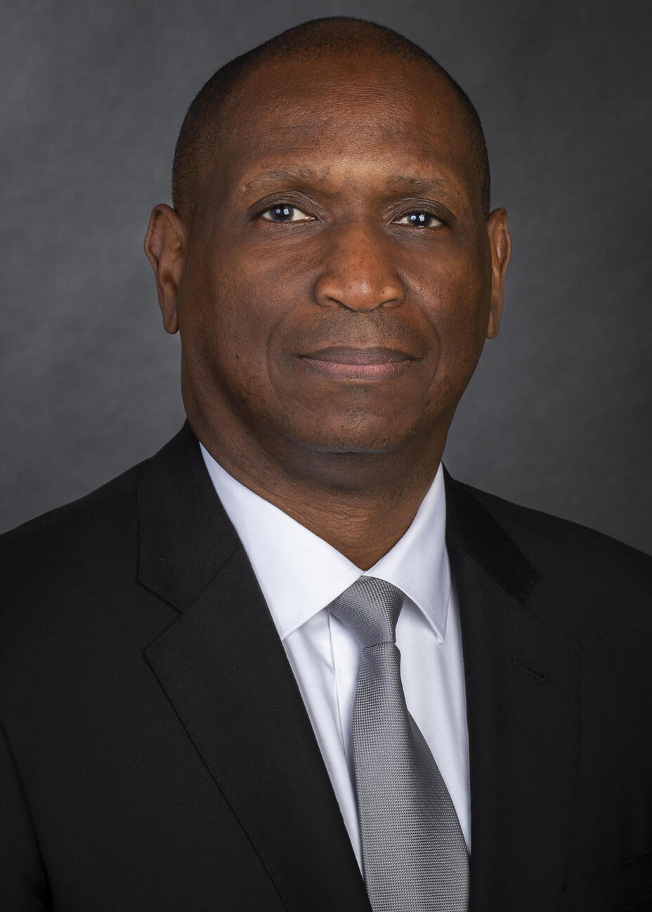 Howard Osborne headshot portrait